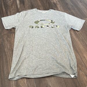 Men’s Oakley T-shirt